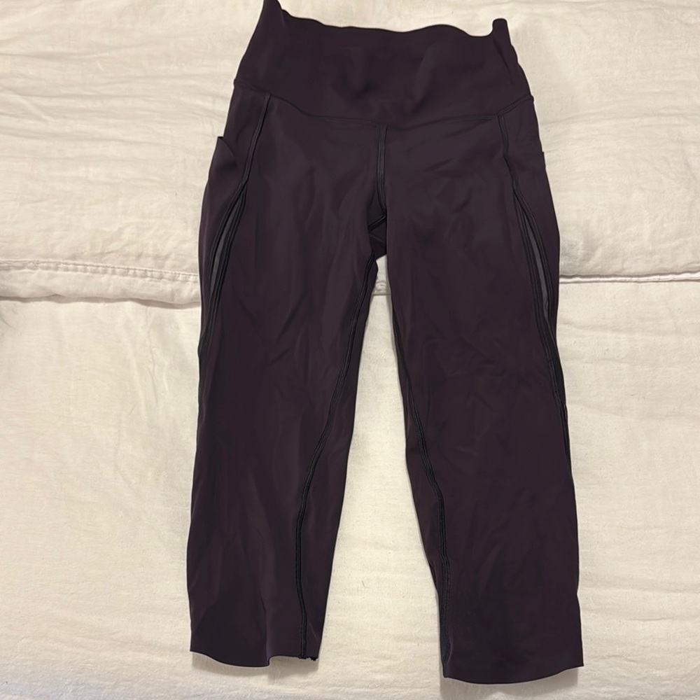 Lululemon capris with pockets on side